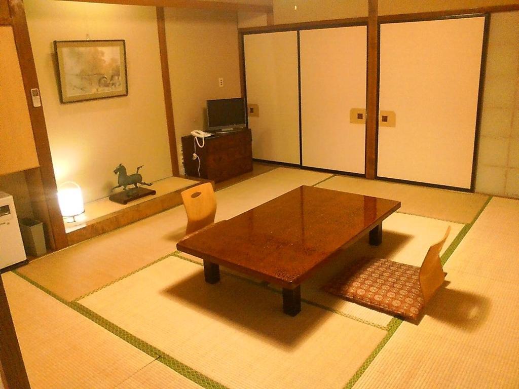 Hotel Kamesei Ryokan à Chikuma Chambre photo